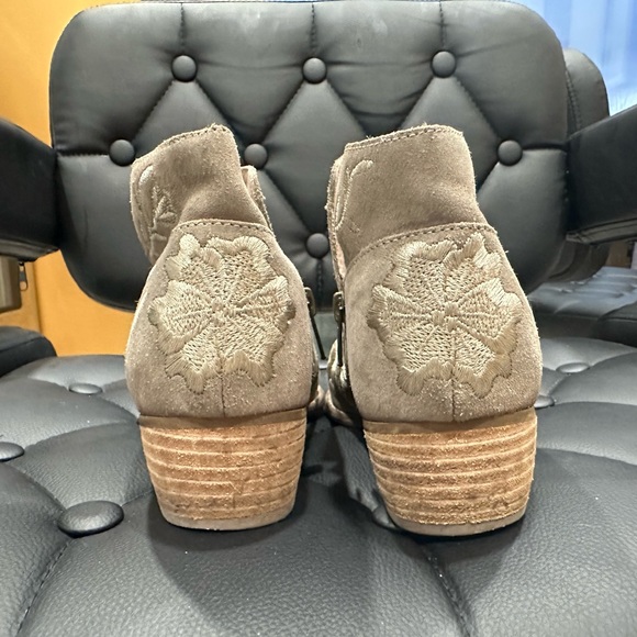 Seychelles booties in size 8.5 - Picture 4 of 6